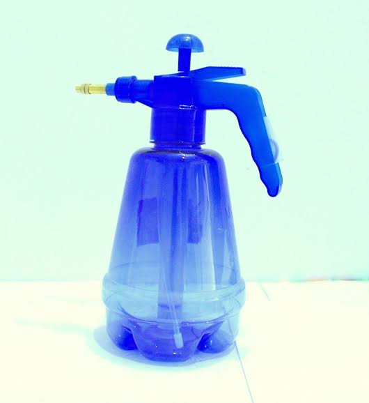 छिड़कनेवाला यंत्र